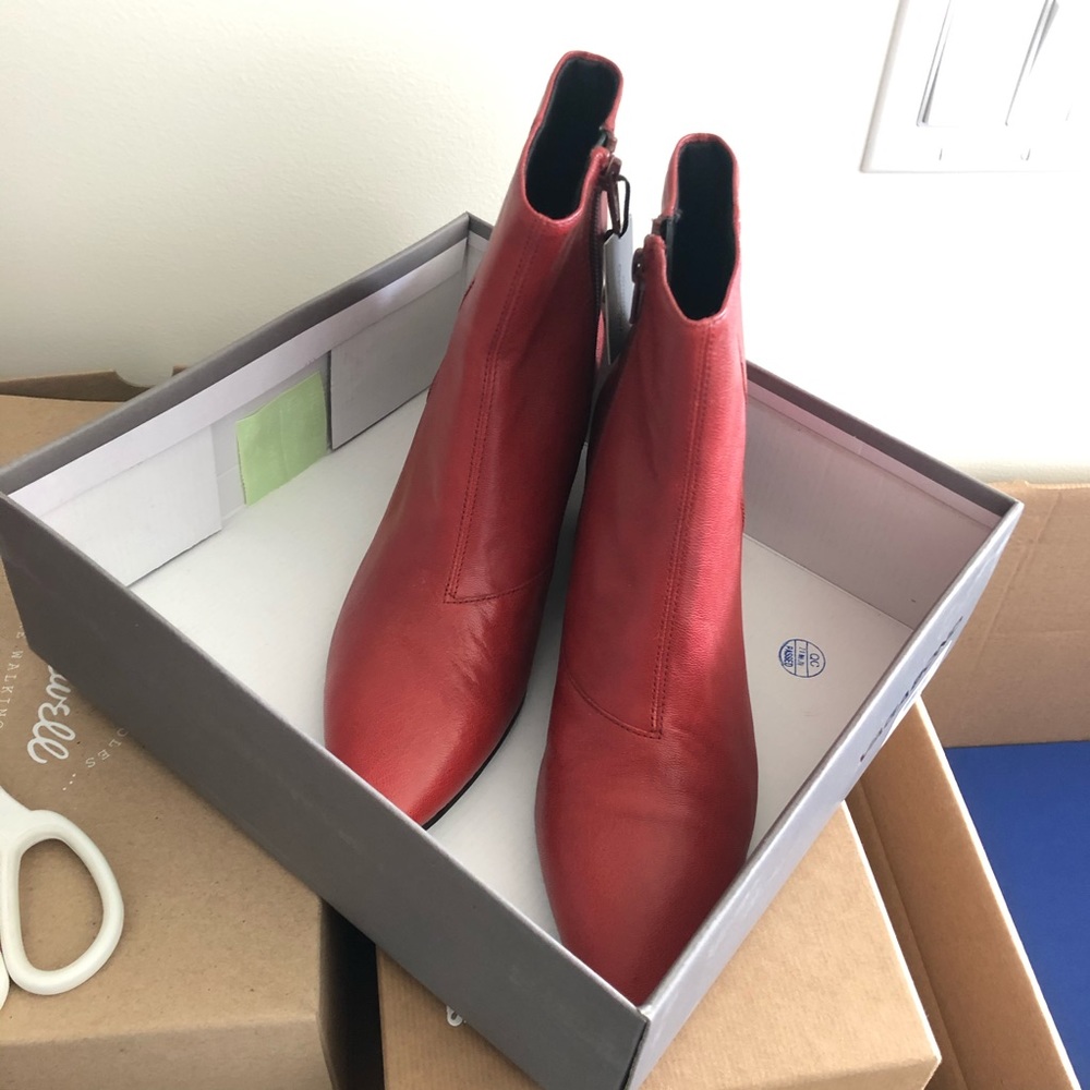 NWT Vagabond Red Olivia Boot